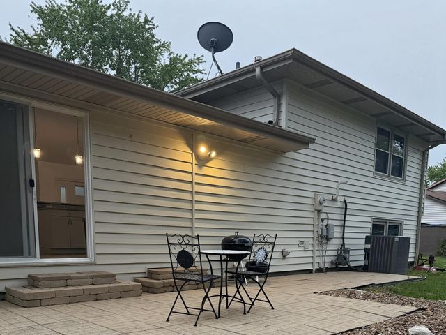 4024 W 75th Place, Merrillville, IN 46410