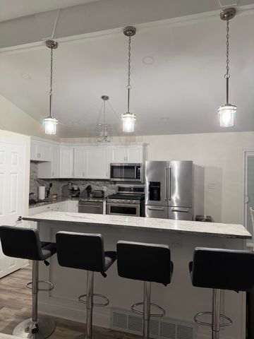4024 W 75th Place, Merrillville, IN 46410