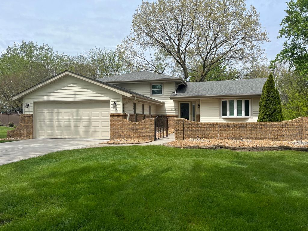 4024 W 75th Place, Merrillville, IN 46410