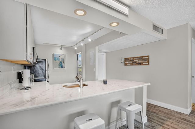 4 Royal Palm Way 403, Boca Raton, FL 33432