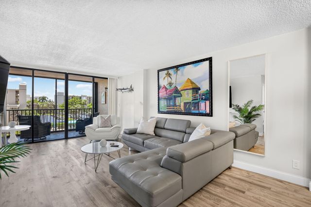 4 Royal Palm Way 403, Boca Raton, FL 33432