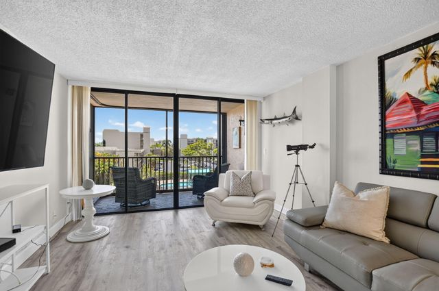 4 Royal Palm Way 403, Boca Raton, FL 33432