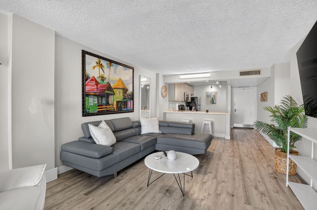 4 Royal Palm Way 403, Boca Raton, FL 33432