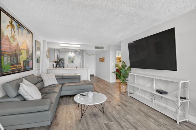 4 Royal Palm Way 403, Boca Raton, FL 33432
