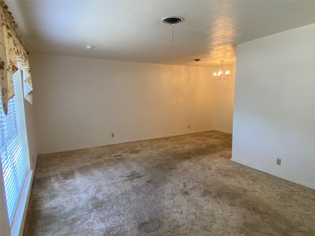 3271 Hubbard Street, Paris, TX 75460