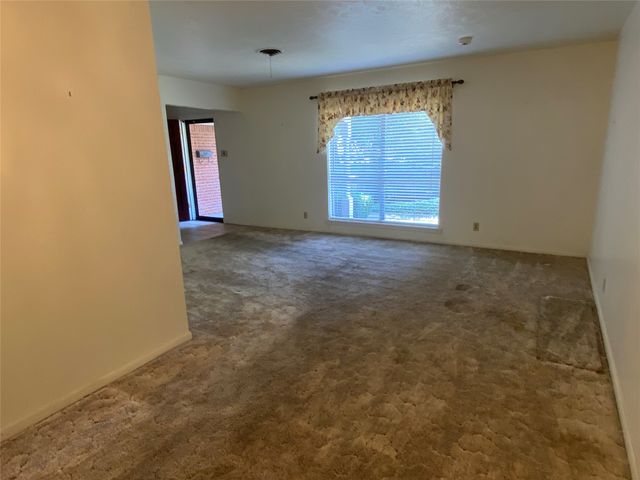 3271 Hubbard Street, Paris, TX 75460