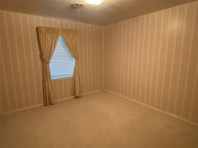 3271 Hubbard Street, Paris, TX 75460
