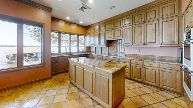 4917 Rio Vista Drive, Granbury, TX 76049