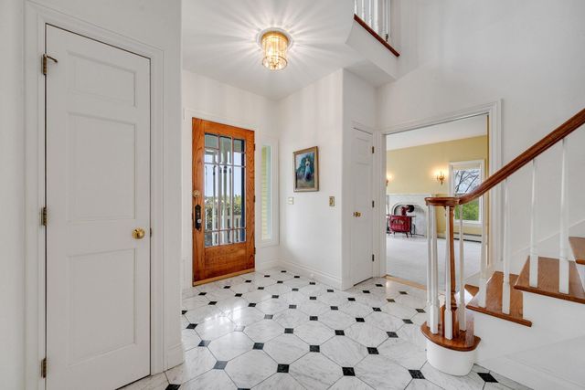 302 Ledge Hill Drive, Georgia, VT 05478
