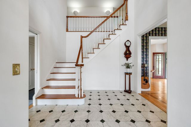 302 Ledge Hill Drive, Georgia, VT 05478