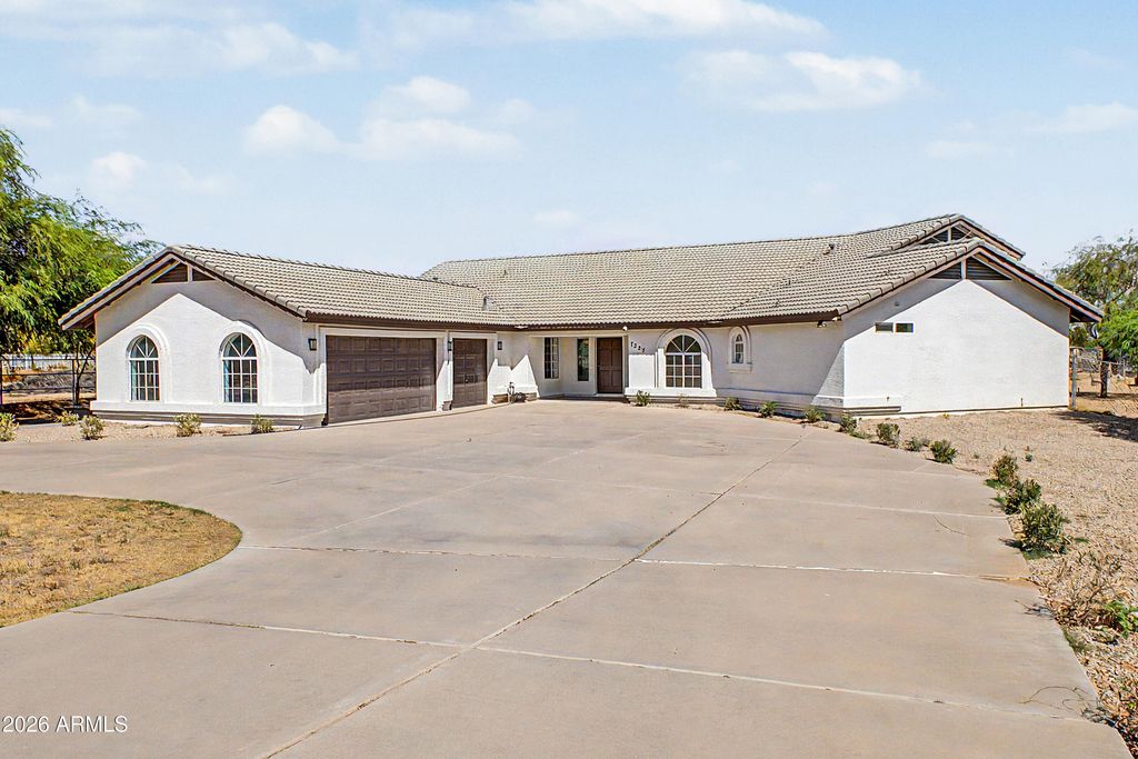 7327 N 185TH Avenue, Waddell, AZ 85355 — photo 2