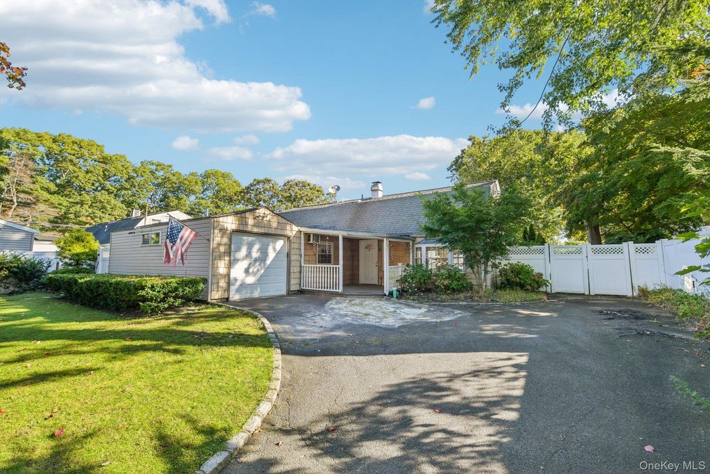 3 Reydon Way, Farmingville, NY 11738 — photo 2