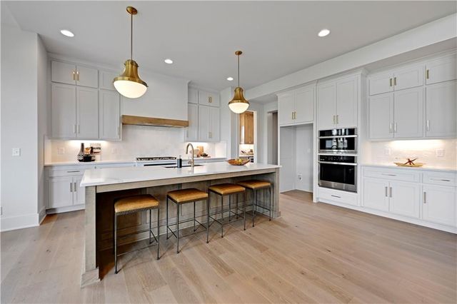 17325 Earnshaw Street, Overland Park, KS 66221