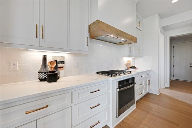 17325 Earnshaw Street, Overland Park, KS 66221