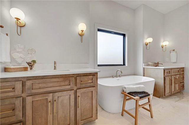17325 Earnshaw Street, Overland Park, KS 66221