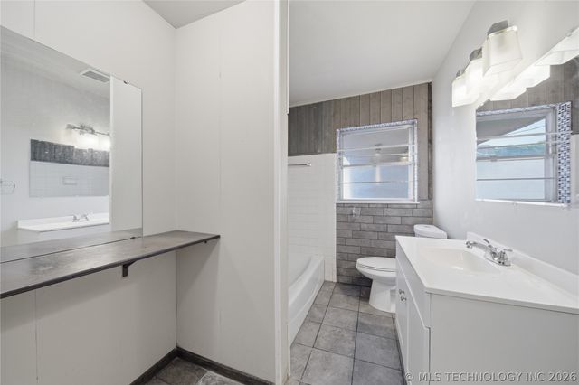 2704 E 4th Street, Tulsa, OK 74104