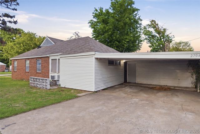 2704 E 4th Street, Tulsa, OK 74104