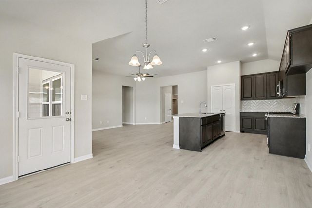 414 Wellshire Drive, West Columbia, TX 77486