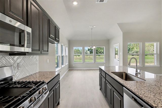 414 Wellshire Drive, West Columbia, TX 77486
