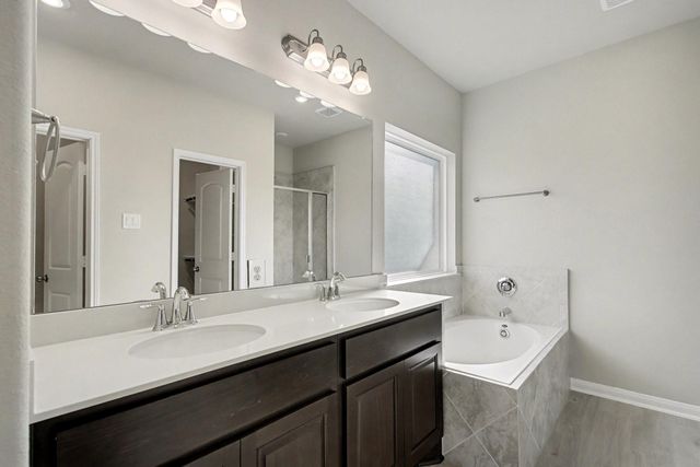 414 Wellshire Drive, West Columbia, TX 77486