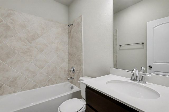 414 Wellshire Drive, West Columbia, TX 77486