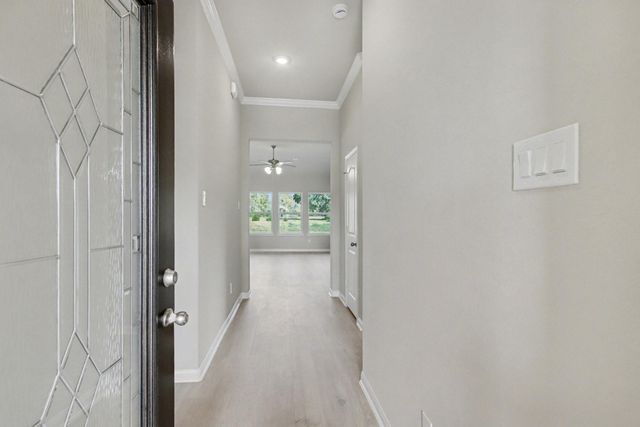 414 Wellshire Drive, West Columbia, TX 77486