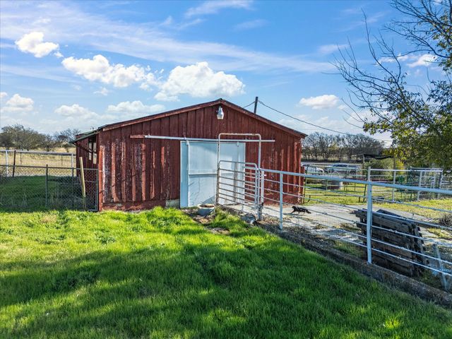 117 County Road 2646, Decatur, TX 76234