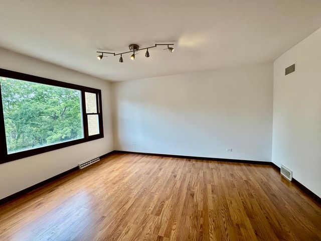 1630 McGovern Street 2S, Highland Park, IL 60035