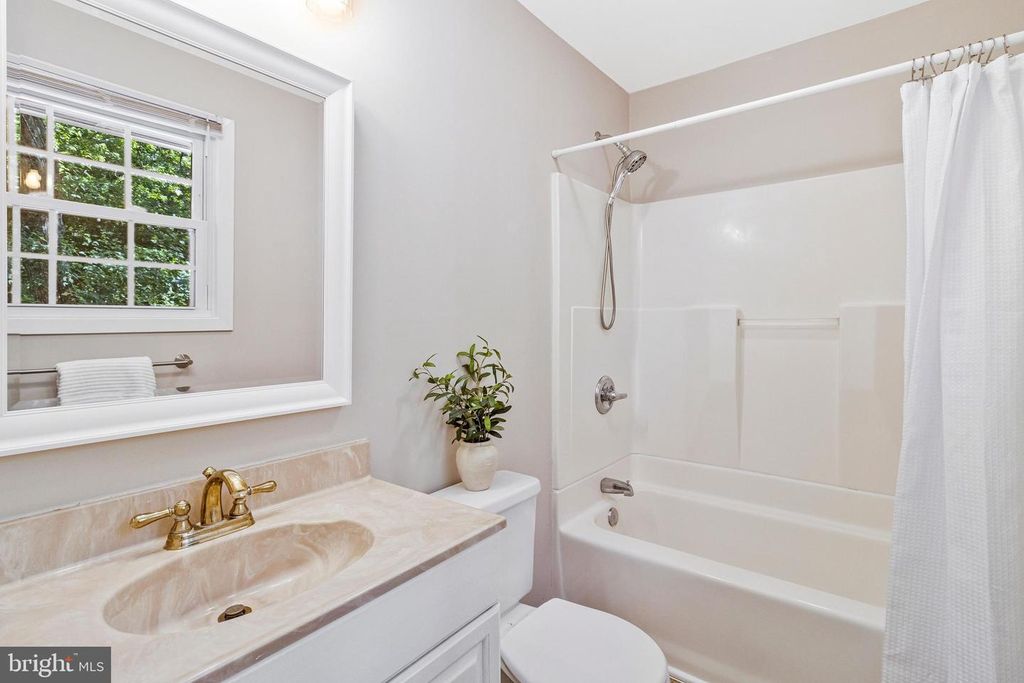 Image 16 of property listing at 7936 COVINGTON AVE, Glen Burnie, MD 21061