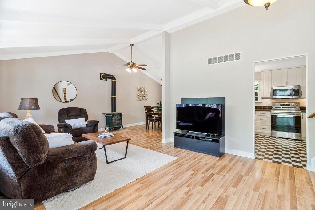 Image 3 of property listing at 7936 COVINGTON AVE, Glen Burnie, MD 21061