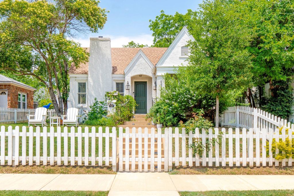4112 Pershing Avenue, Fort Worth, TX 76107