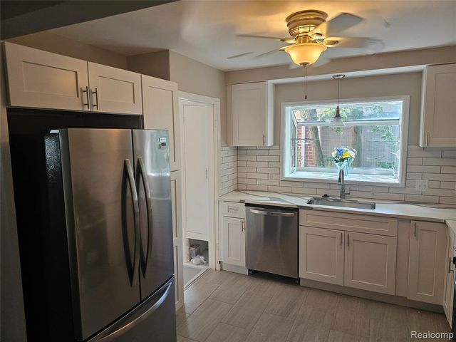 23091 Sussex Street, Oak Park, MI 48237