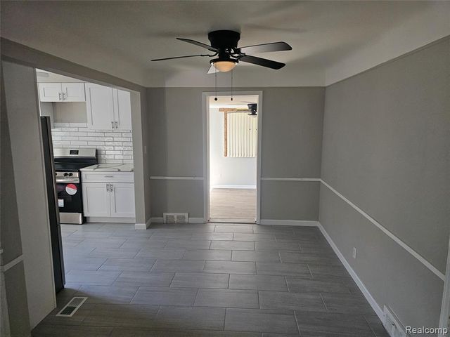 23091 Sussex Street, Oak Park, MI 48237