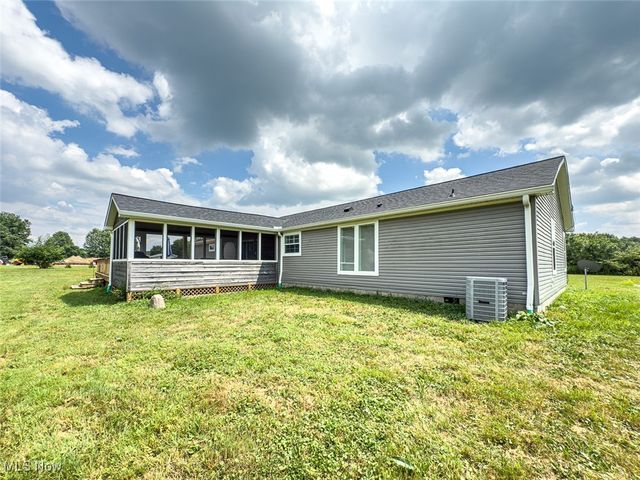 5719 N Richmond Road, Pierpont, OH 44082