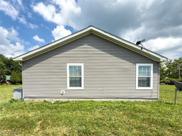 5719 N Richmond Road, Pierpont, OH 44082