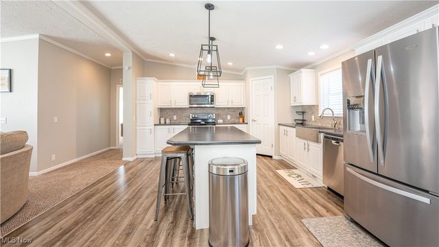 5719 N Richmond Road, Pierpont, OH 44082