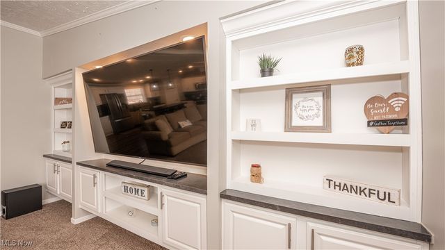 5719 N Richmond Road, Pierpont, OH 44082