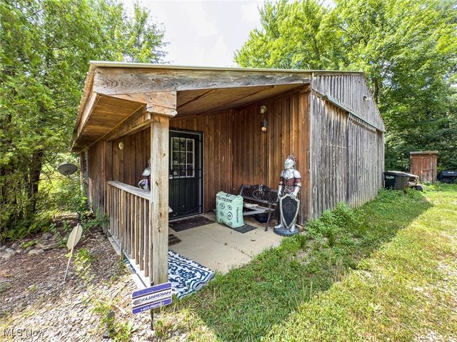 5719 N Richmond Road, Pierpont, OH 44082