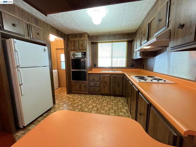 29000 Guildhall Rd, Hayward, CA 94544