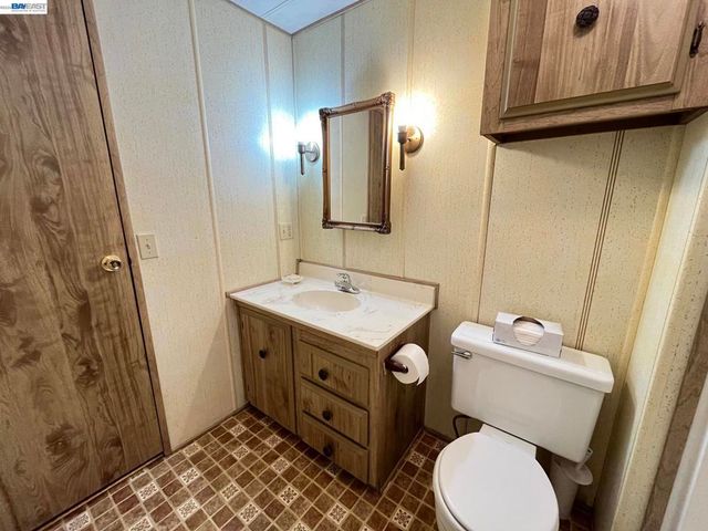 29000 Guildhall Rd, Hayward, CA 94544