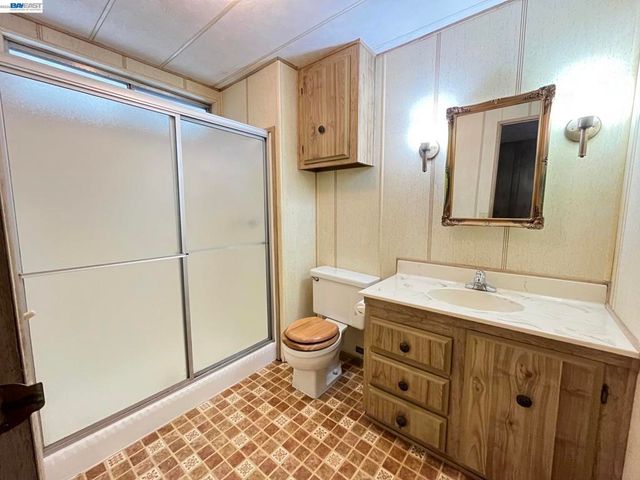 29000 Guildhall Rd, Hayward, CA 94544