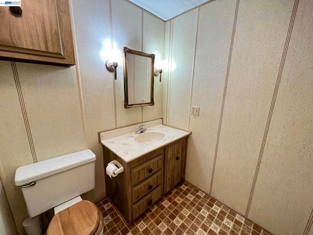 29000 Guildhall Rd, Hayward, CA 94544
