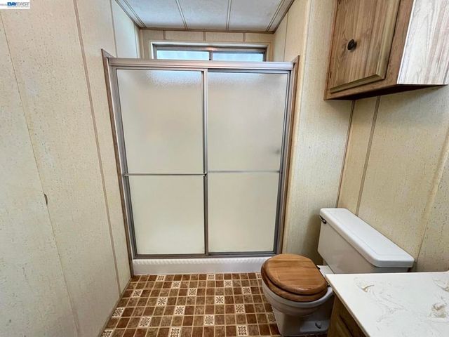 29000 Guildhall Rd, Hayward, CA 94544