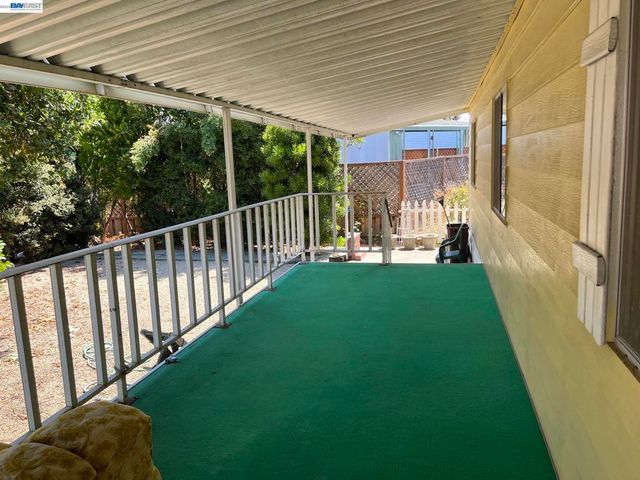 29000 Guildhall Rd, Hayward, CA 94544