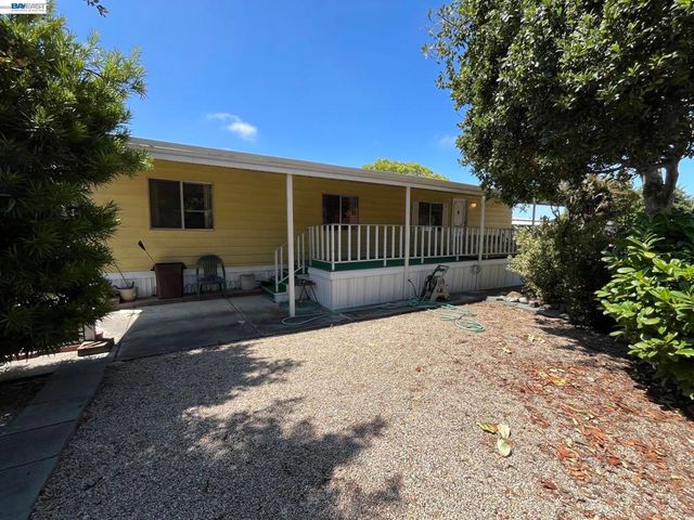 29000 Guildhall Rd, Hayward, CA 94544