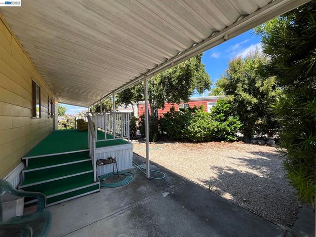 29000 Guildhall Rd, Hayward, CA 94544