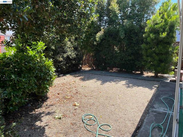 29000 Guildhall Rd, Hayward, CA 94544