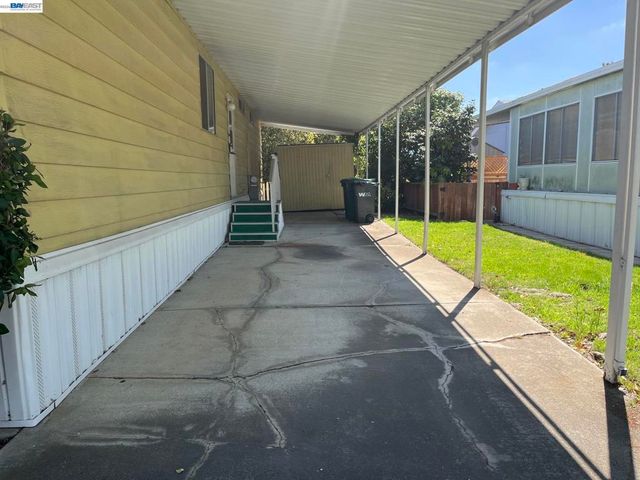 29000 Guildhall Rd, Hayward, CA 94544