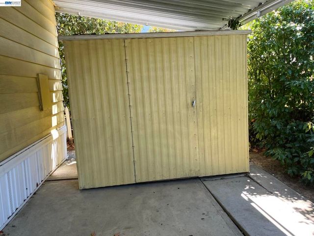 29000 Guildhall Rd, Hayward, CA 94544