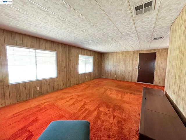29000 Guildhall Rd, Hayward, CA 94544